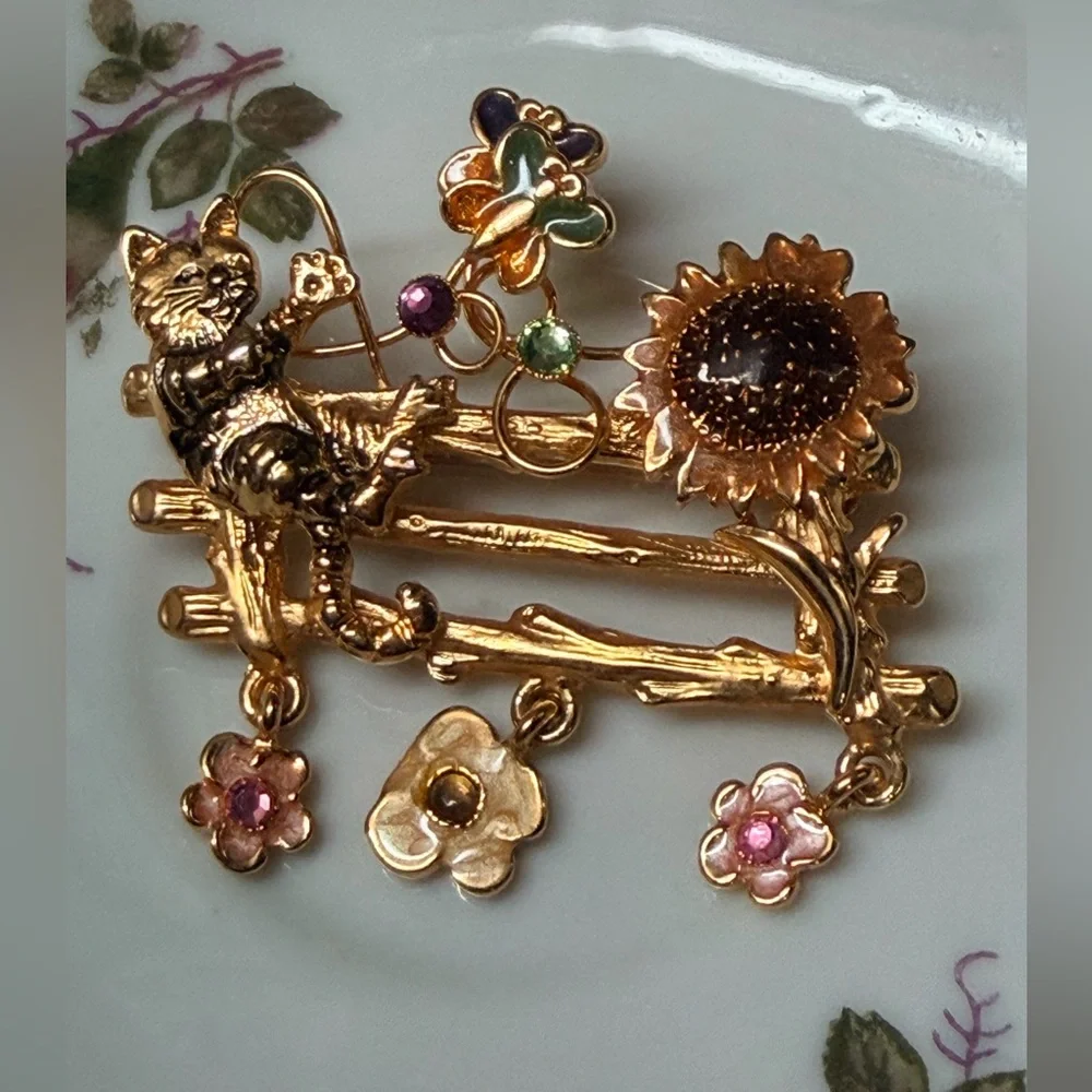 Gold Tone Cat & Sunflower Floral Dangle Brooch -‎ Gold